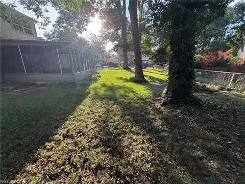 Exterior - 1039 Windjammer Dr, Hampton, VA 23669 photo 9 of 11