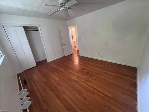 Bedroom - 1039 Windjammer Dr, Hampton, VA 23669 photo 7 of 8