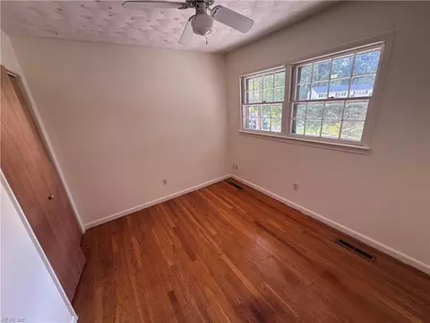 Bedroom - 1039 Windjammer Dr, Hampton, VA 23669 photo 2 of 8
