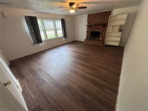 Living - 1039 Windjammer Dr, Hampton, VA 23669 photo 2 of 3
