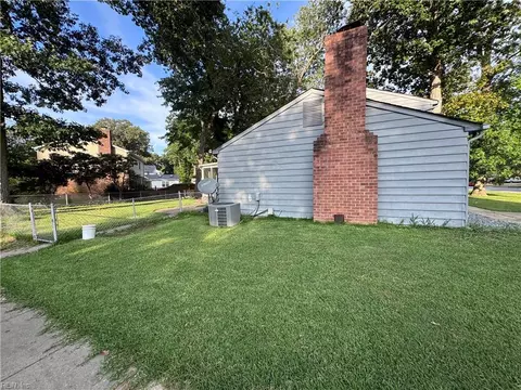 Exterior - 1039 Windjammer Dr, Hampton, VA 23669 photo 11 of 11