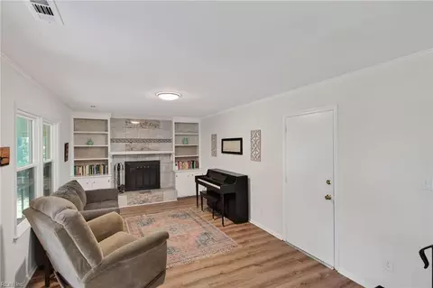 Living - 305 N Starfish Ct, Hampton, VA 23669 photo 4 of 5