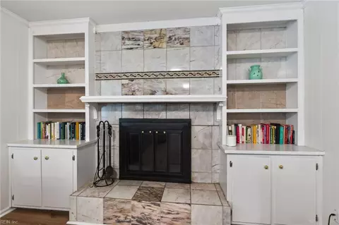 Living - 305 N Starfish Ct, Hampton, VA 23669 photo 5 of 5