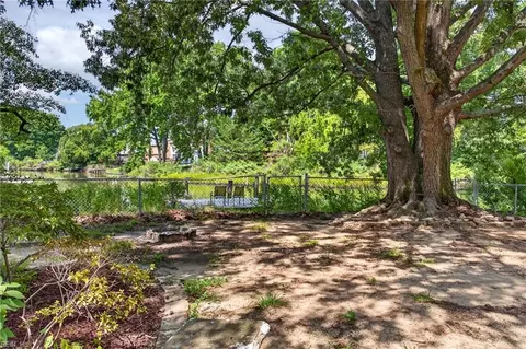 Exterior - 305 N Starfish Ct, Hampton, VA 23669 photo 12 of 13