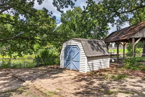 Exterior - 305 N Starfish Ct, Hampton, VA 23669 photo 11 of 13