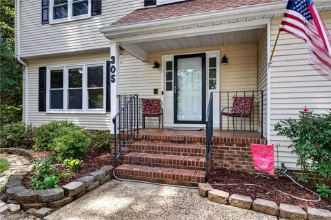 Exterior - 305 N Starfish Ct, Hampton, VA 23669 photo 3 of 13