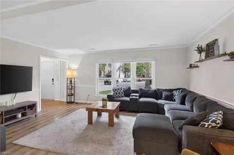 Living - 305 N Starfish Ct, Hampton, VA 23669 photo 2 of 5