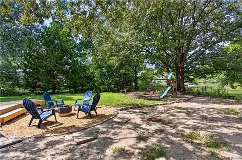 Exterior - 305 N Starfish Ct, Hampton, VA 23669 photo 8 of 13