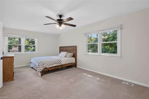 Bedroom - 305 N Starfish Ct, Hampton, VA 23669 photo 4 of 6