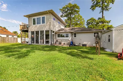 Exterior - 423 W Gilbert St, Hampton, VA 23669 photo 3 of 9