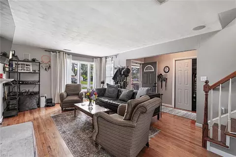 Entry Way - 423 W Gilbert St, Hampton, VA 23669 photo 1 of 1