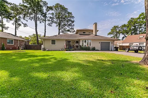 Exterior - 423 W Gilbert St, Hampton, VA 23669 photo 1 of 9
