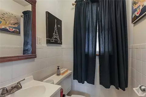 Bath - 423 W Gilbert St, Hampton, VA 23669 photo 2 of 3