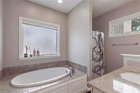 Bath - 423 W Gilbert St, Hampton, VA 23669 photo 3 of 3