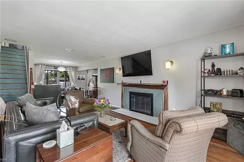 Living - 423 W Gilbert St, Hampton, VA 23669 photo 3 of 4
