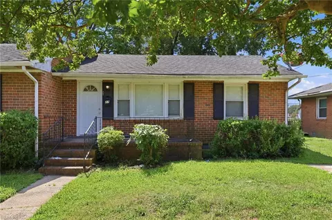 27 Carver Cir, Portsmouth, VA 23701