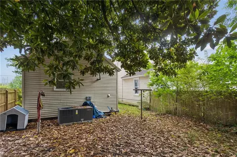 Exterior - 708 B St, Chesapeake, VA 23324 photo 7 of 8