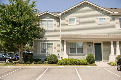 650 Lacy Oak Dr, Chesapeake, VA 23320