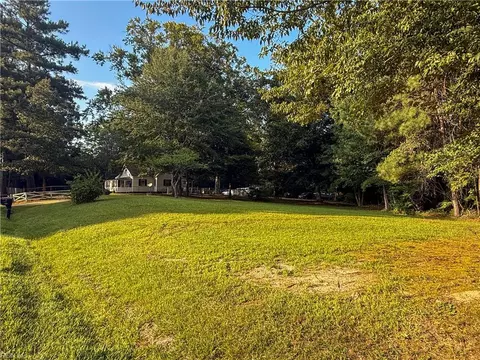 17011 Longview Dr, Smithfield, VA 23430 photo 2