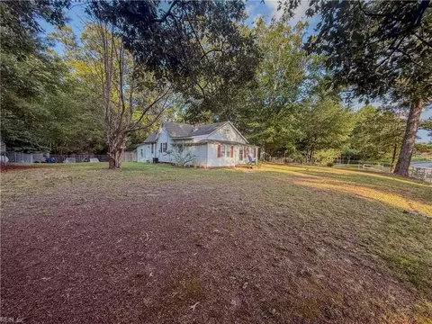 17011 Longview Dr, Smithfield, VA 23430 photo 4