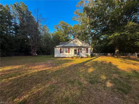 17011 Longview Dr, Smithfield, VA 23430 photo 3