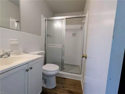 Bath - 1114 Micott Dr, Hampton, VA 23666 photo 3 of 3