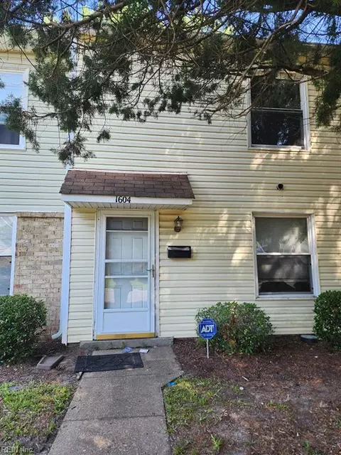 1604 Darren Cir, Portsmouth, VA 23701