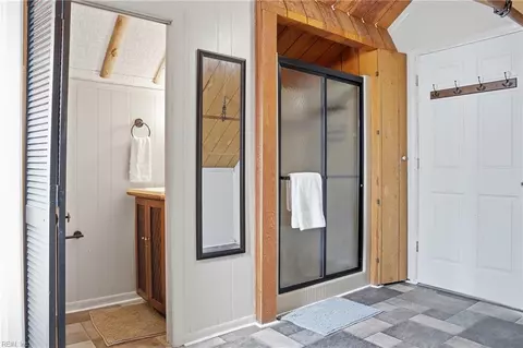 Bath - 8914 Devon St, Norfolk, VA 23503 photo 3 of 3