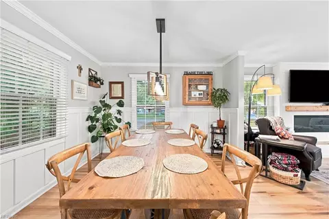 Dining - 1610 Colonial Ave, Smithfield, VA 23430 photo 1 of 4