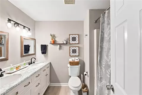 Bath - 1610 Colonial Ave, Smithfield, VA 23430 photo 1 of 2