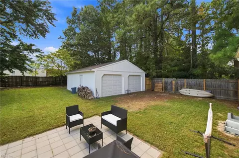 Exterior - 1610 Colonial Ave, Smithfield, VA 23430 photo 4 of 8