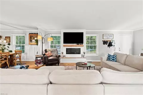 Living - 1610 Colonial Ave, Smithfield, VA 23430 photo 1 of 1