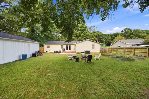 Exterior - 1610 Colonial Ave, Smithfield, VA 23430 photo 5 of 8