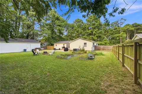 Exterior - 1610 Colonial Ave, Smithfield, VA 23430 photo 6 of 8