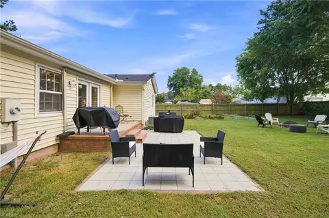 Exterior - 1610 Colonial Ave, Smithfield, VA 23430 photo 3 of 8