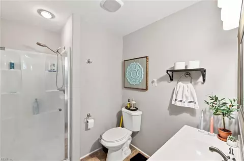 Bath - 1610 Colonial Ave, Smithfield, VA 23430 photo 2 of 2