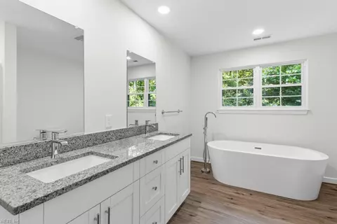 Bath - 5738 Hickory Fork Rd, Gloucester, VA 23061 photo 4 of 5