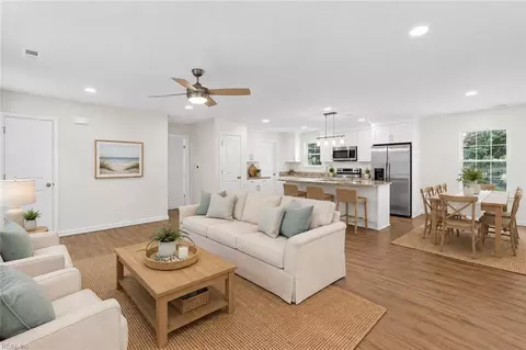 Living - 5738 Hickory Fork Rd, Gloucester, VA 23061 photo 4 of 4