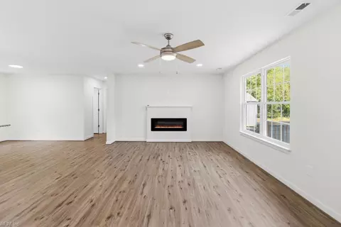Living - 5738 Hickory Fork Rd, Gloucester, VA 23061 photo 2 of 4