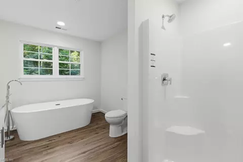Bath - 5738 Hickory Fork Rd, Gloucester, VA 23061 photo 5 of 5