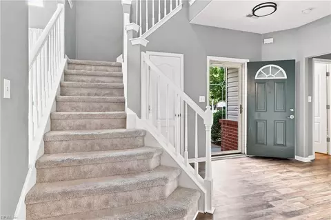 Entry Way - 2008 Augusta Ct, Suffolk, VA 23435 photo 1 of 5