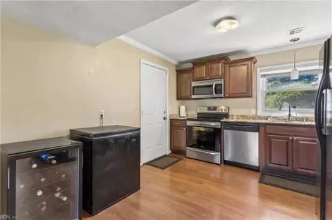 Kitchen - 3211 Custer Ct, Hampton, VA 23666 photo 2 of 4