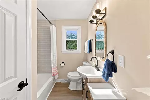 Bath - 9525 Willow Ter, Norfolk, VA 23503 photo 1 of 3