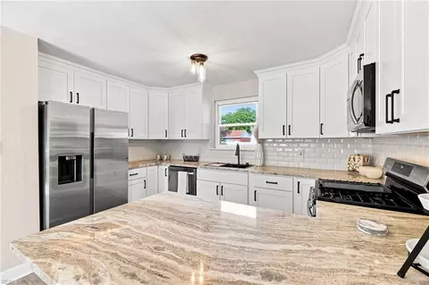 Kitchen - 9525 Willow Ter, Norfolk, VA 23503 photo 2 of 7