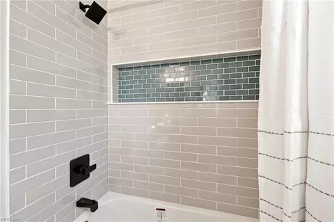 Bath - 9525 Willow Ter, Norfolk, VA 23503 photo 3 of 3