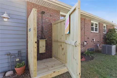 Exterior - 9525 Willow Ter, Norfolk, VA 23503 photo 4 of 8