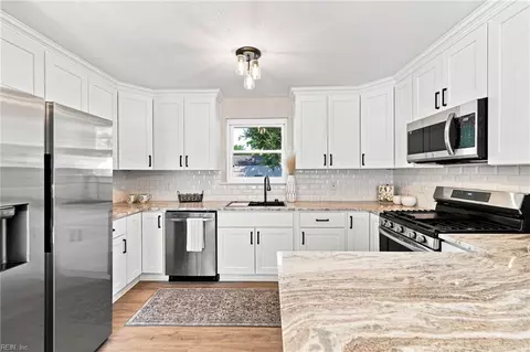 Kitchen - 9525 Willow Ter, Norfolk, VA 23503 photo 3 of 7