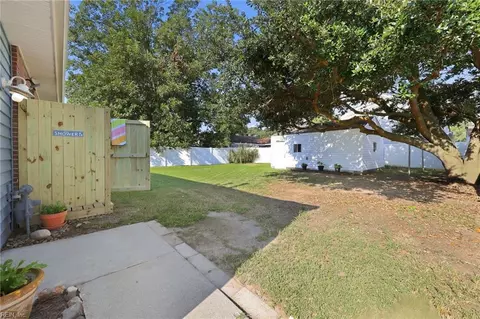 Exterior - 9525 Willow Ter, Norfolk, VA 23503 photo 6 of 8