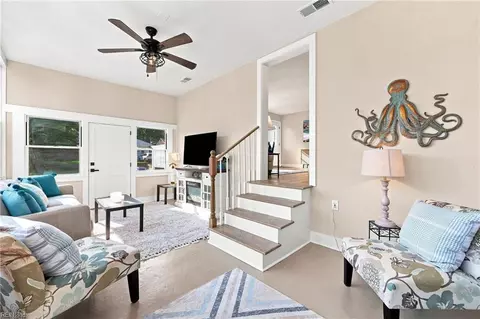 Living - 9525 Willow Ter, Norfolk, VA 23503 photo 2 of 3