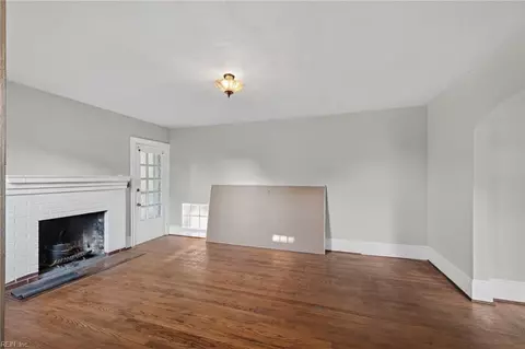 Living - 113 Halifax St, Suffolk, VA 23434 photo 2 of 7
